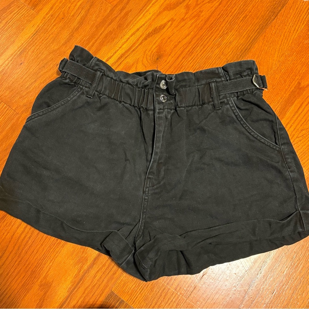 Black women’s forever 21 denim shorts